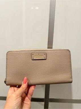 kate spade beige zip-around continental wallet with gold logo